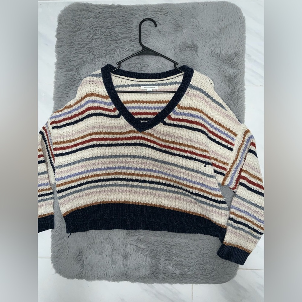 AMERICAN EAGLE CHENILLE CROPPED V-NECK SWEATER